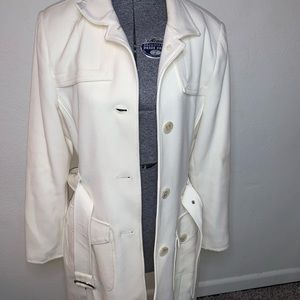 Cream trench coat with belt 💛